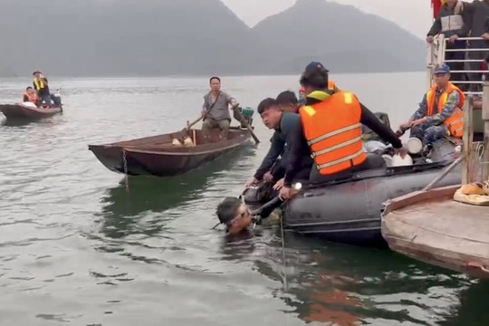 Tìm thấy 6 nạn nhân vụ lật tàu trên hồ Thác Bà