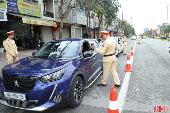 Hà Tĩnh: Xử phạt gần 1 tỷ đồng vi phạm giao thông dịp Tết 