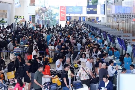 Thận trọng tránh 'bẫy' lừa đảo qua mạng trong mùa du lịch