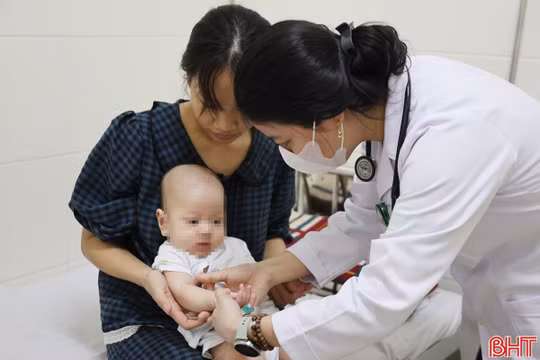 Không chủ quan trước diễn biến của bệnh tay chân miệng