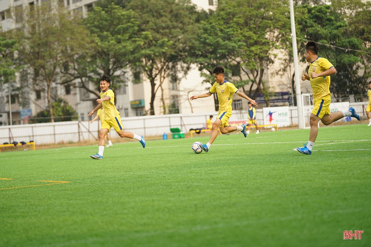 U17 Hồng Lĩnh Hà Tĩnh tích cực tập luyện cho trận gặp TP Hồ Chí Minh