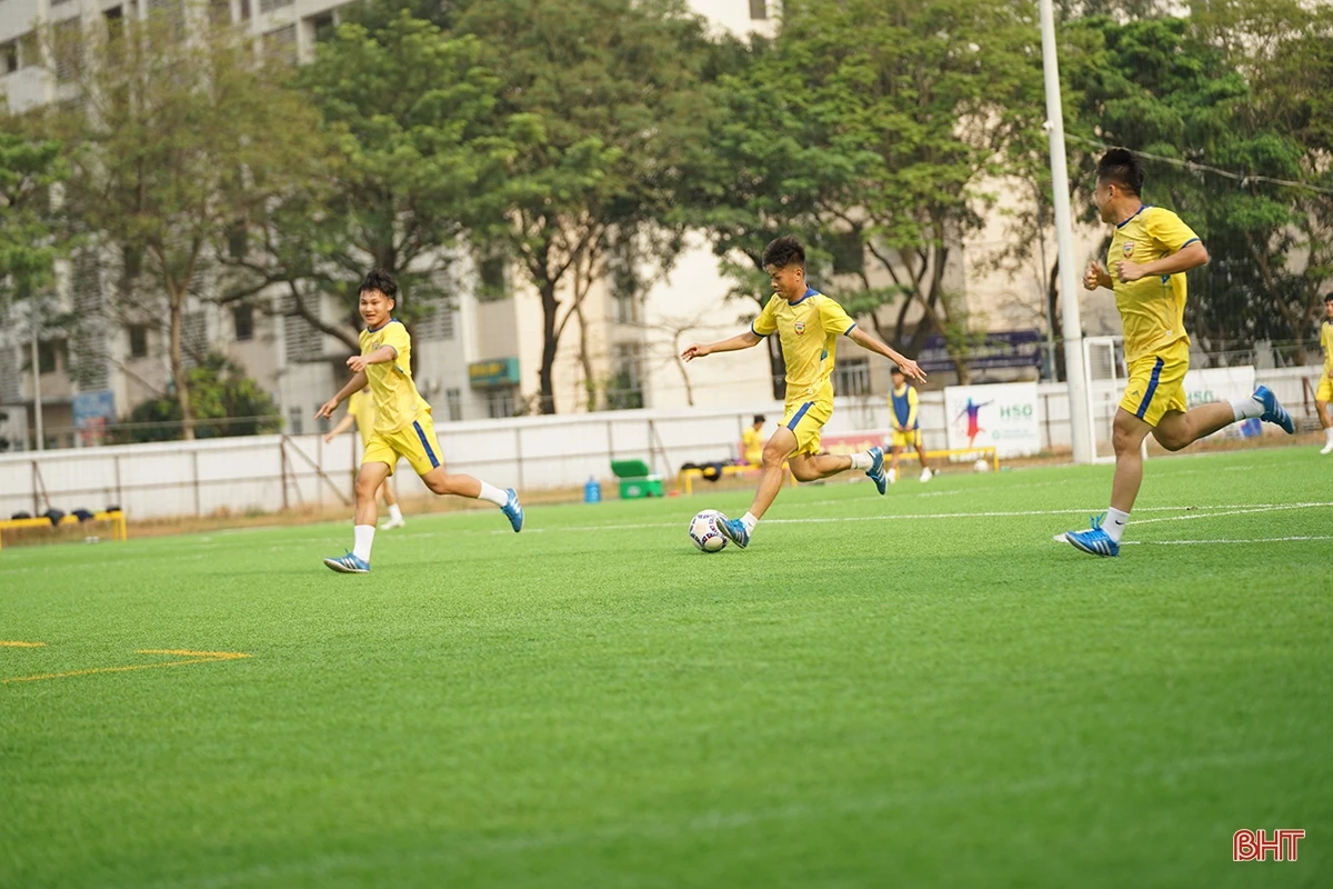 U17 Hồng Lĩnh Hà Tĩnh tích cực tập luyện cho trận gặp TP Hồ Chí Minh
