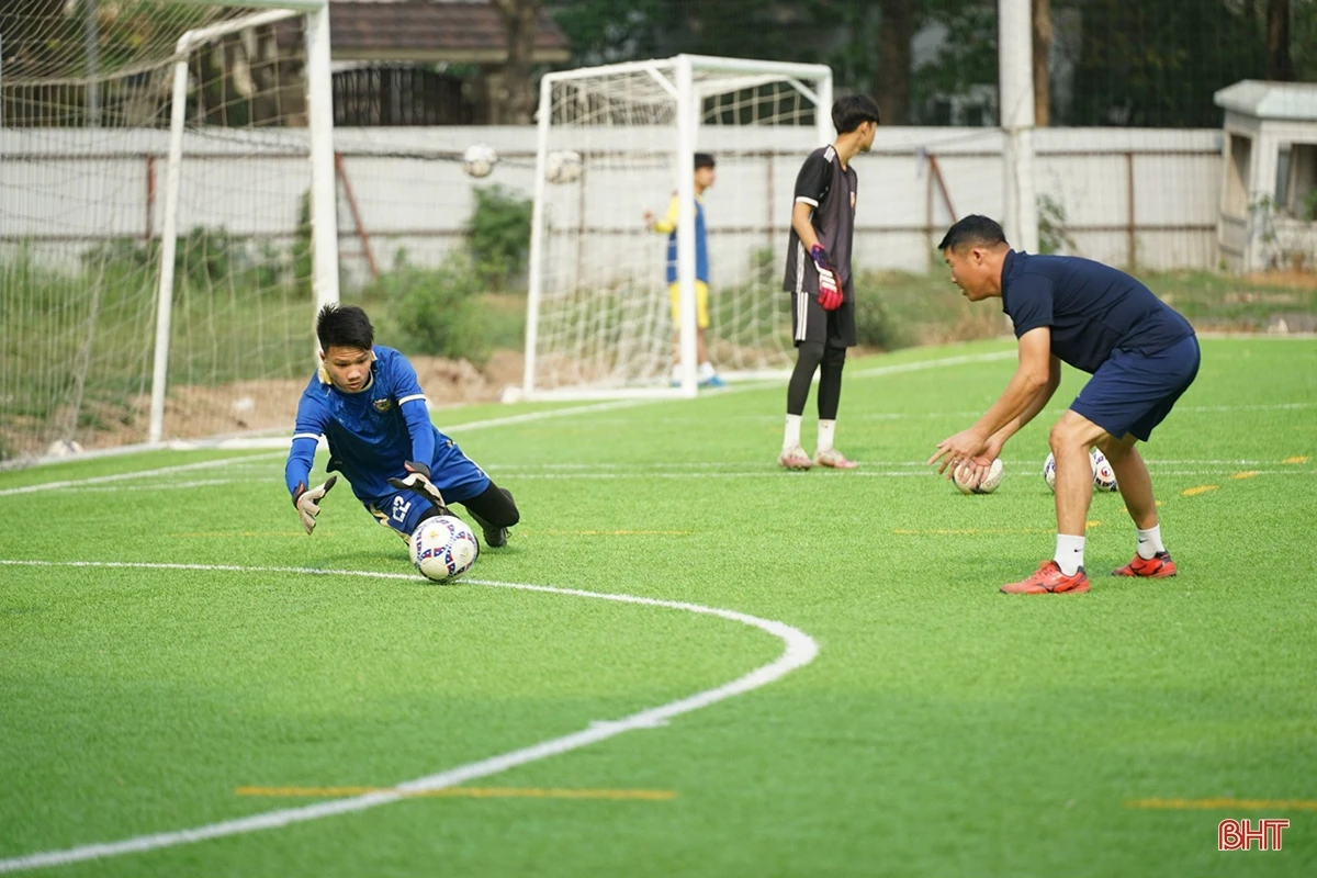 U17 Hồng Lĩnh Hà Tĩnh tích cực tập luyện cho trận gặp TP Hồ Chí Minh
