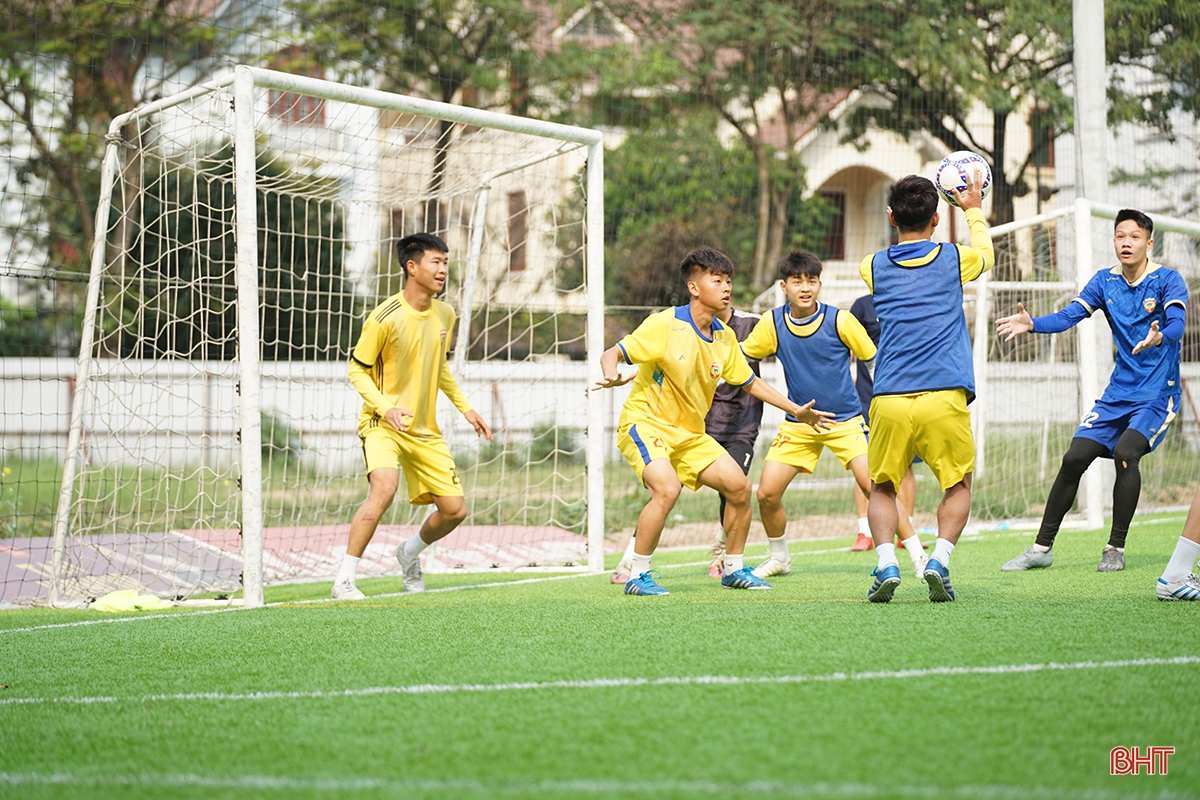 U17 Hồng Lĩnh Hà Tĩnh tích cực tập luyện cho trận gặp TP Hồ Chí Minh