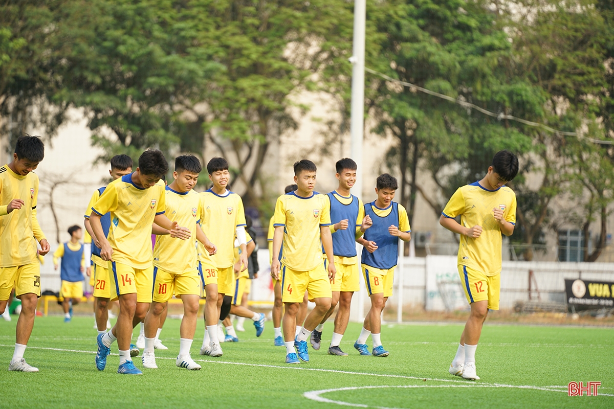 U17 Hồng Lĩnh Hà Tĩnh tích cực tập luyện cho trận gặp TP Hồ Chí Minh