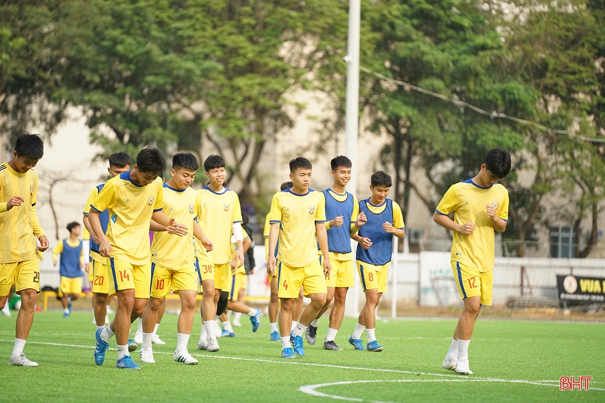 U17 Hồng Lĩnh Hà Tĩnh tích cực tập luyện cho trận gặp TP Hồ Chí Minh