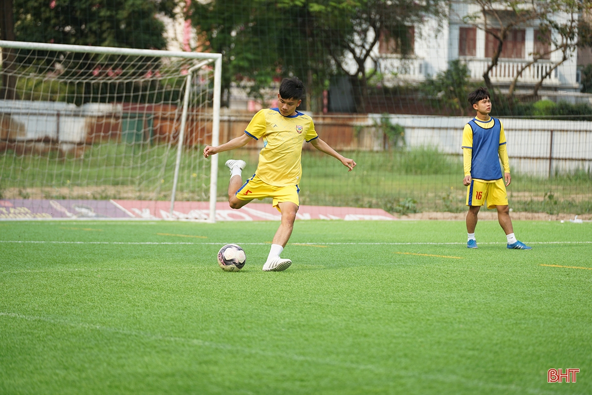 U17 Hồng Lĩnh Hà Tĩnh tích cực tập luyện cho trận gặp TP Hồ Chí Minh