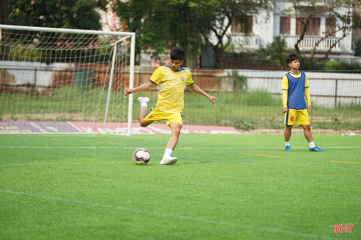 U17 Hồng Lĩnh Hà Tĩnh tích cực tập luyện cho trận gặp TP Hồ Chí Minh