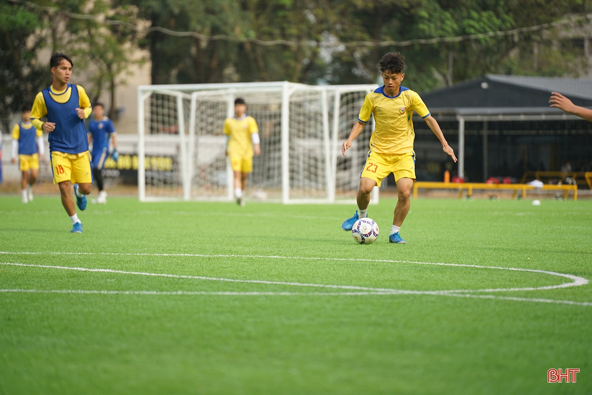 U17 Hồng Lĩnh Hà Tĩnh tích cực tập luyện cho trận gặp TP Hồ Chí Minh