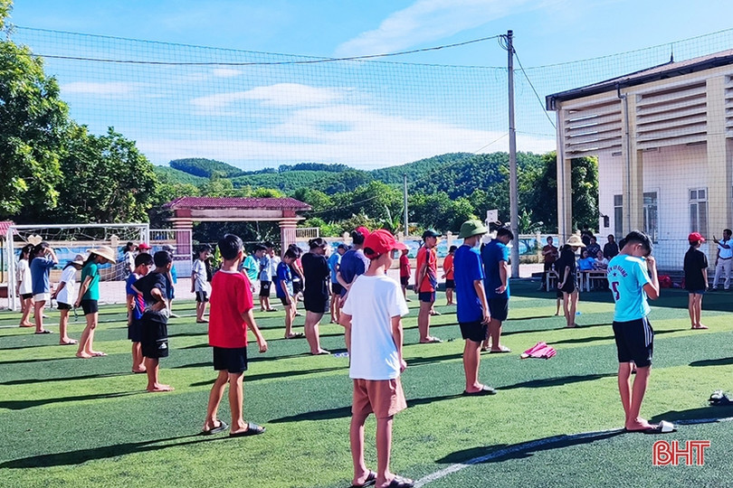 Học sinh miền núi Vũ Quang được học bơi miễn phí