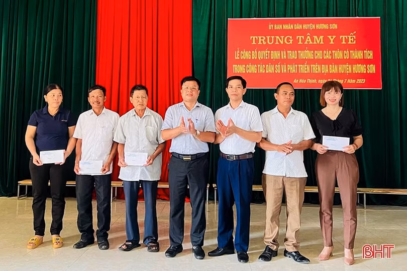 Huyện miền núi có 9 thôn trong 2 năm liền không sinh con thứ 3