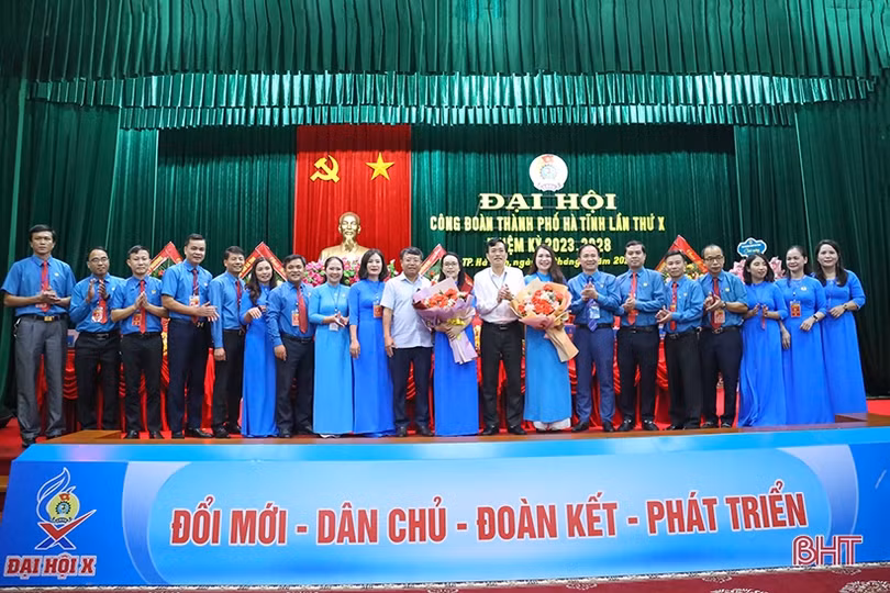 Bà Nguyễn Thị Anh Chương được bầu giữ chức Chủ tịch LĐLĐ TP Hà Tĩnh