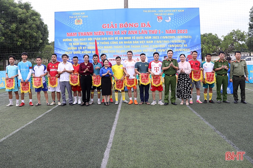 13 đội tranh tài Giải Bóng đá nam thanh niên TX Kỳ Anh