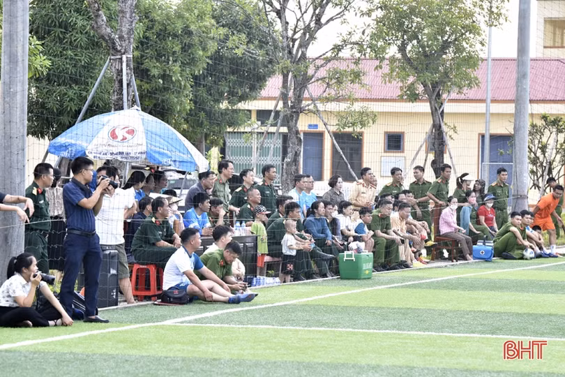 12 đội tranh tài Giải Bóng đá nam TX Hồng Lĩnh