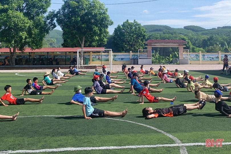 Học sinh miền núi Vũ Quang được học bơi miễn phí