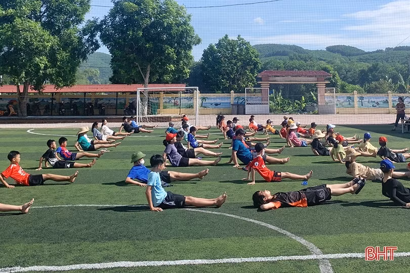 Học sinh miền núi Vũ Quang được học bơi miễn phí