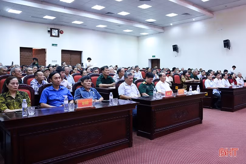 Tọa đàm, tặng quà nhân kỷ niệm 62 năm “Thảm họa da cam Việt Nam”