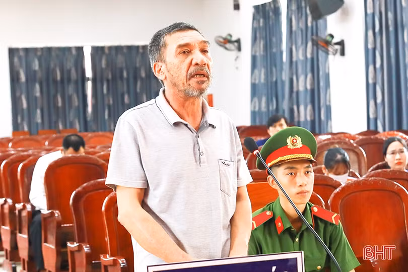 Vô cớ xách dao sang gây thương tích hàng xóm, “bóc lịch” 9 tháng tù