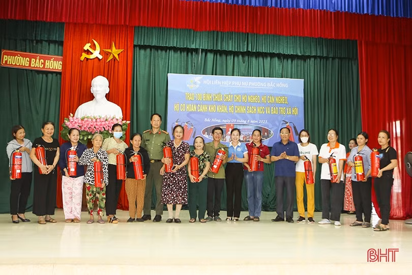 Hỗ trợ 100 bình chữa cháy cho hộ nghèo, chính sách ở TX Hồng Lĩnh