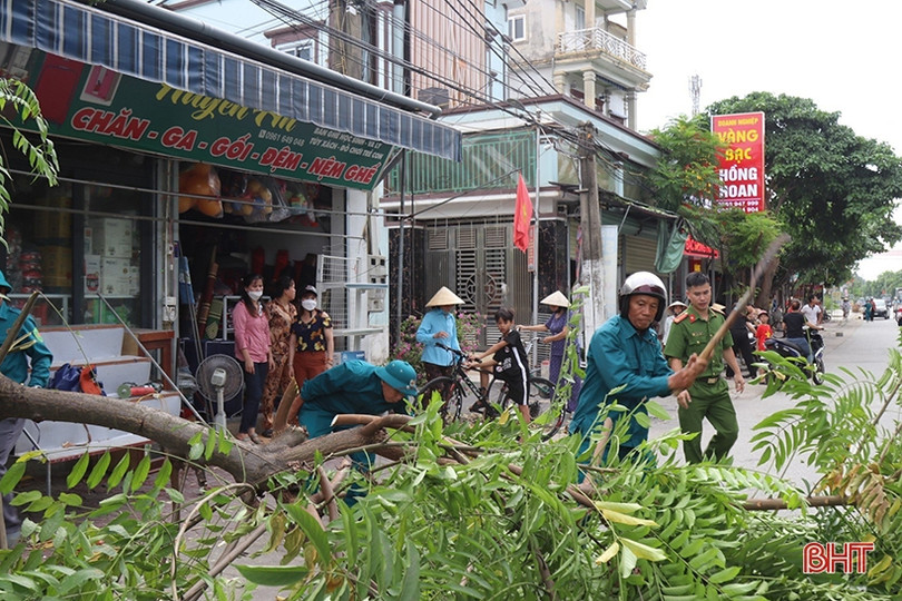 Các địa phương Nghi Xuân ra quân giải tỏa hành lang ATGT