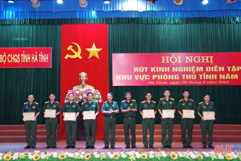 Bộ CHQS Hà Tĩnh rút kinh nghiệm diễn tập khu vực phòng thủ tỉnh