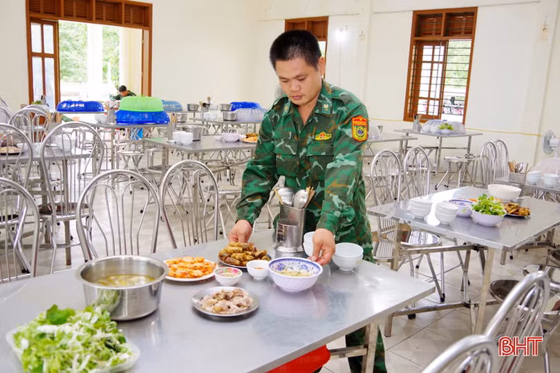 Chuyện người lính tiếp phẩm với hành trình cả trăm cây số mỗi ngày