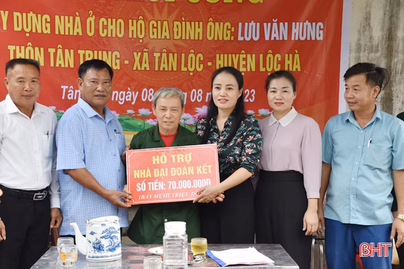 Huy động gần 4,7 tỷ đồng hỗ trợ người mù ở Hà Tĩnh