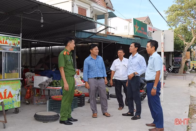 Các địa phương Nghi Xuân ra quân giải tỏa hành lang ATGT