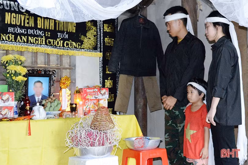 MS 2314: Vừa mãn tang mẹ thì bố đột tử, 3 anh em bơ vơ trong cảnh nghèo khó