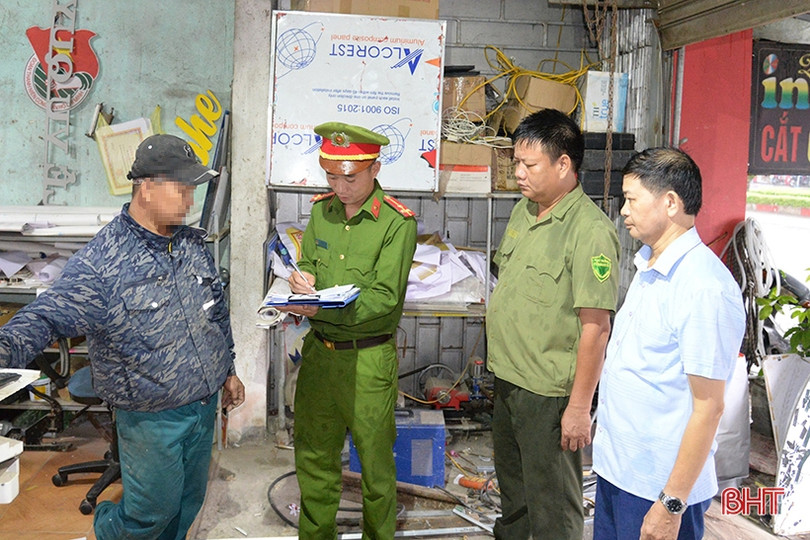 Chấn chỉnh tình trạng lấn chiếm vỉa hè tại thị trấn Đức Thọ