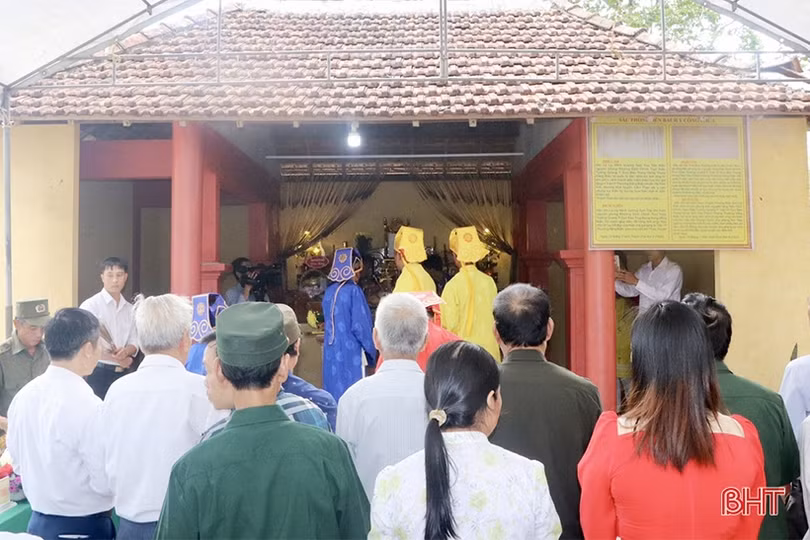 Đón nhận bằng di tích lịch sử - văn hóa cấp tỉnh cho Đền Bạch Y công chúa