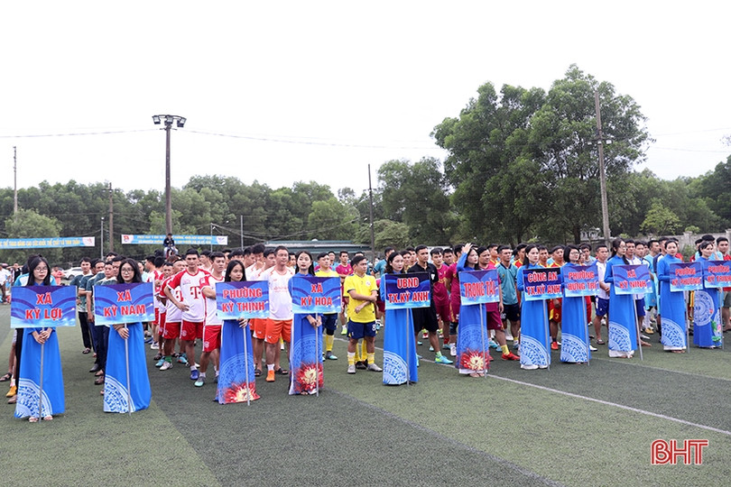 13 đội tranh tài Giải Bóng đá nam thanh niên TX Kỳ Anh