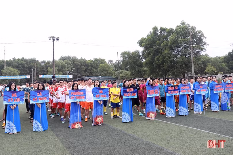 13 đội tranh tài Giải Bóng đá nam thanh niên TX Kỳ Anh