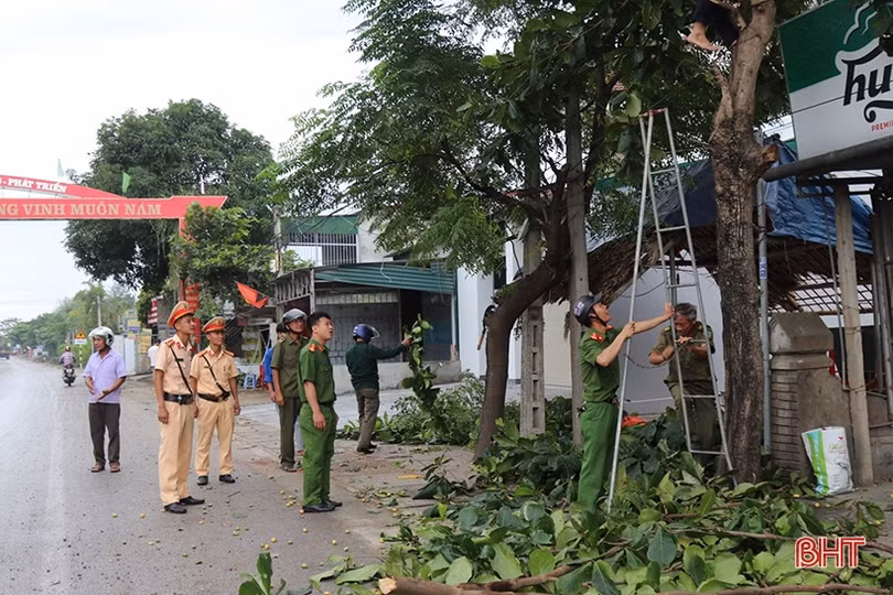 Các địa phương Nghi Xuân ra quân giải tỏa hành lang ATGT