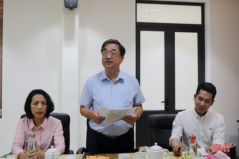 Trao tặng 2.095 bộ sách giáo khoa cho học sinh khó khăn ở Hà Tĩnh