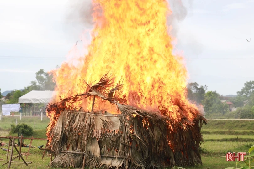 Lực lượng dân quân Hương Sơn thực binh đánh địch bảo vệ làng