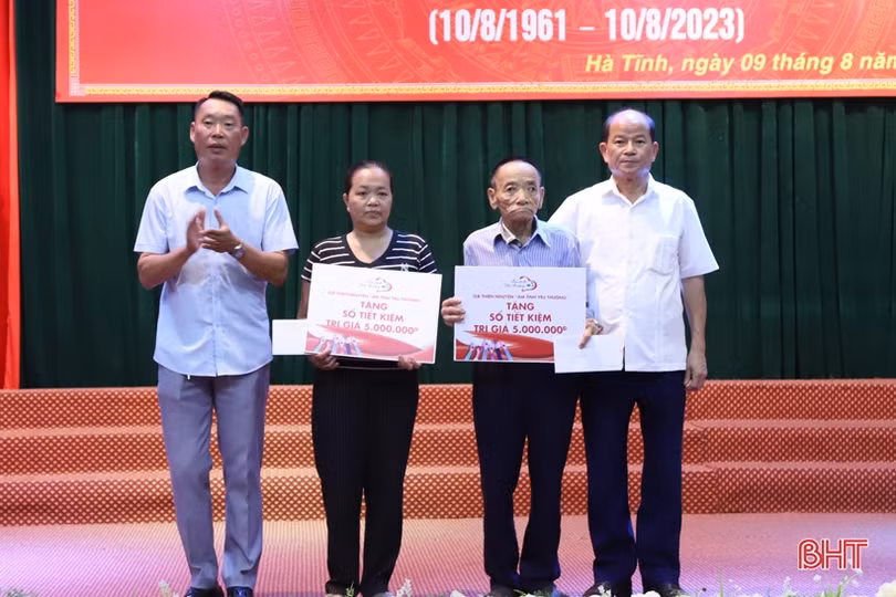 Tọa đàm, tặng quà nhân kỷ niệm 62 năm “Thảm họa da cam Việt Nam”