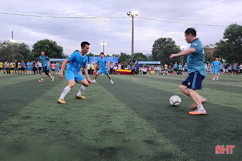 13 đội tranh tài Giải Bóng đá nam thanh niên TX Kỳ Anh