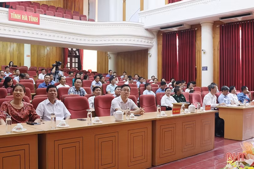 Công tác giáo dục lý luận chính trị góp phần tạo sự thống nhất trong Đảng, đồng thuận trong xã hội