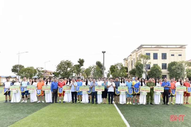 12 đội tranh tài Giải Bóng đá nam TX Hồng Lĩnh