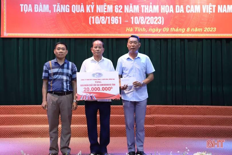 Tọa đàm, tặng quà nhân kỷ niệm 62 năm “Thảm họa da cam Việt Nam”