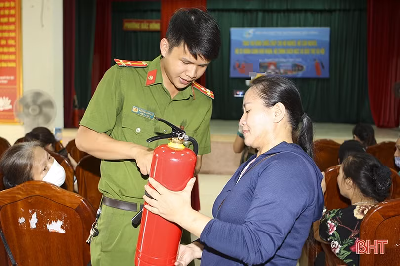 Hỗ trợ 100 bình chữa cháy cho hộ nghèo, chính sách ở TX Hồng Lĩnh