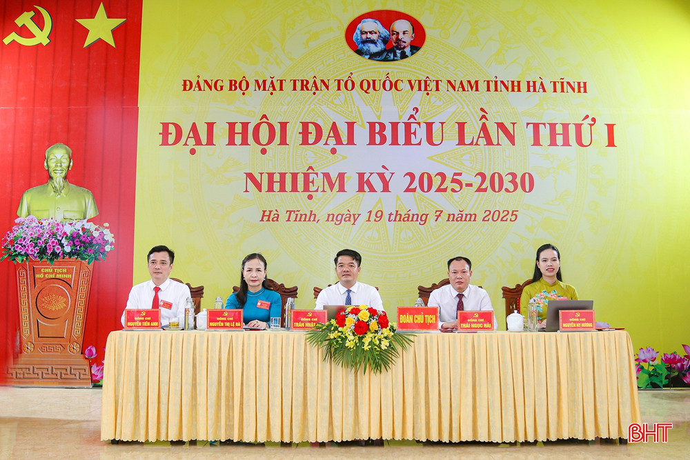 Đoàn chủ tịch điều hành đại hội. bqbht_br_aimg-1175.jpg