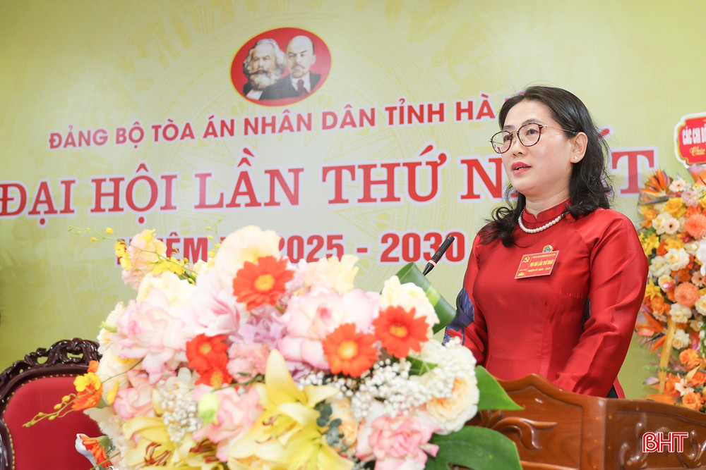 Đồng chí Phan Thị Nguyệt Thu - Bí thư Đảng ủy, Chánh án Tòa án nhân dân tỉnh khai mạc đại hội. bqbht_br_aimg-0561.jpg