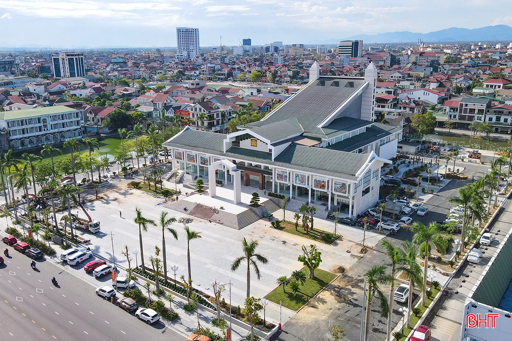 Trung tâm Văn hóa - Điện ảnh tỉnh là nơi sẽ diễn ra Đại hội đại biểu Đảng bộ tỉnh Hà Tĩnh lần thứ XX. Trung tâm Văn hóa - Điện ảnh tỉnh là nơi sẽ diễn ra Đại hội đại biểu Đảng bộ tỉnh Hà Tĩnh lần thứ XX.