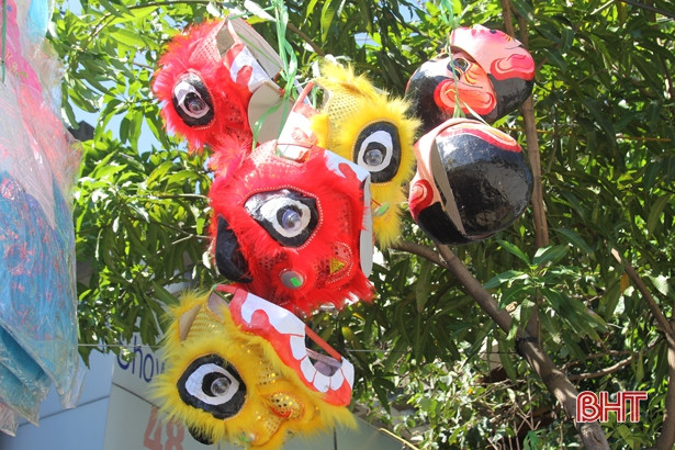 Phố phường Hà Tĩnh chào đón tết Trung thu