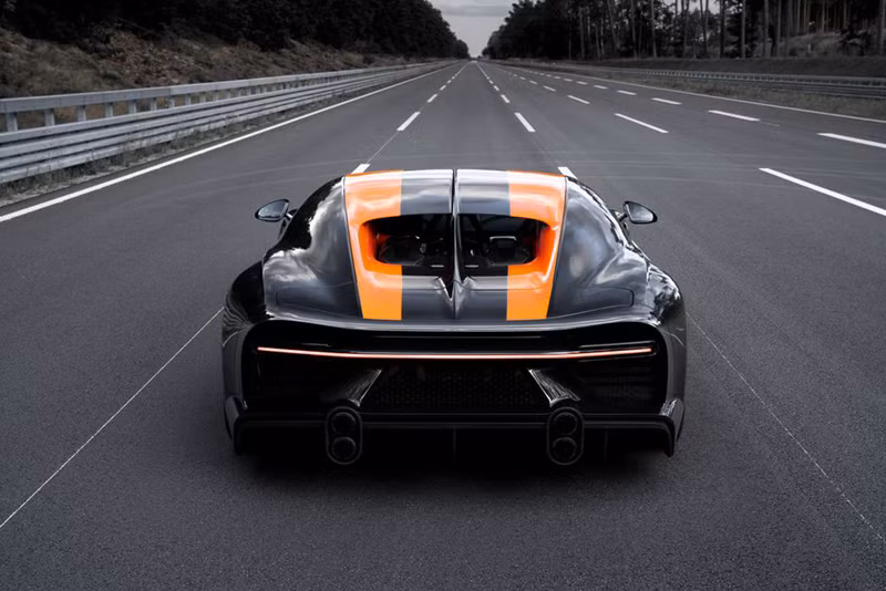Siêu xe Bugatti Chiron đạt tốc độ hơn 490 km/h