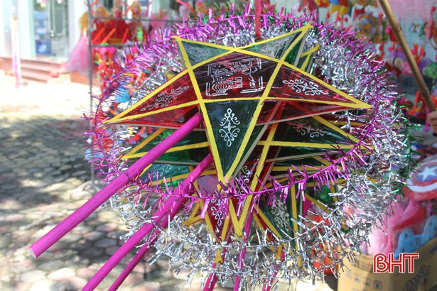 Phố phường Hà Tĩnh chào đón tết Trung thu