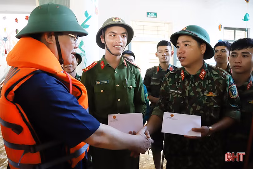 Phó Thủ tướng Vương Đình Huệ: Khôi phục sản xuất, giúp dân ổn định cuộc sống sau khi nước lũ rút