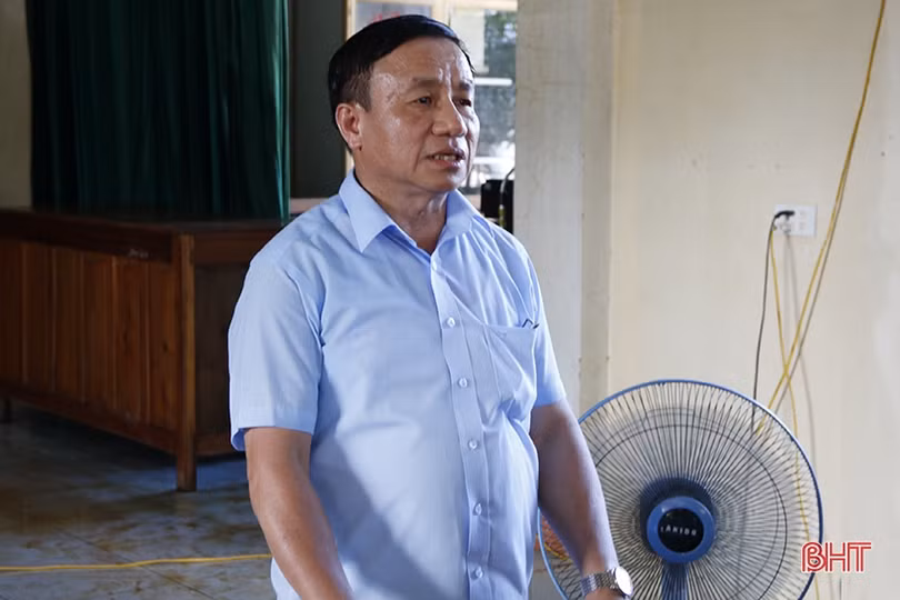 Đồng chí Trần Quốc Vượng kiểm tra công tác khắc phục hậu quả mưa lũ tại Hà Tĩnh